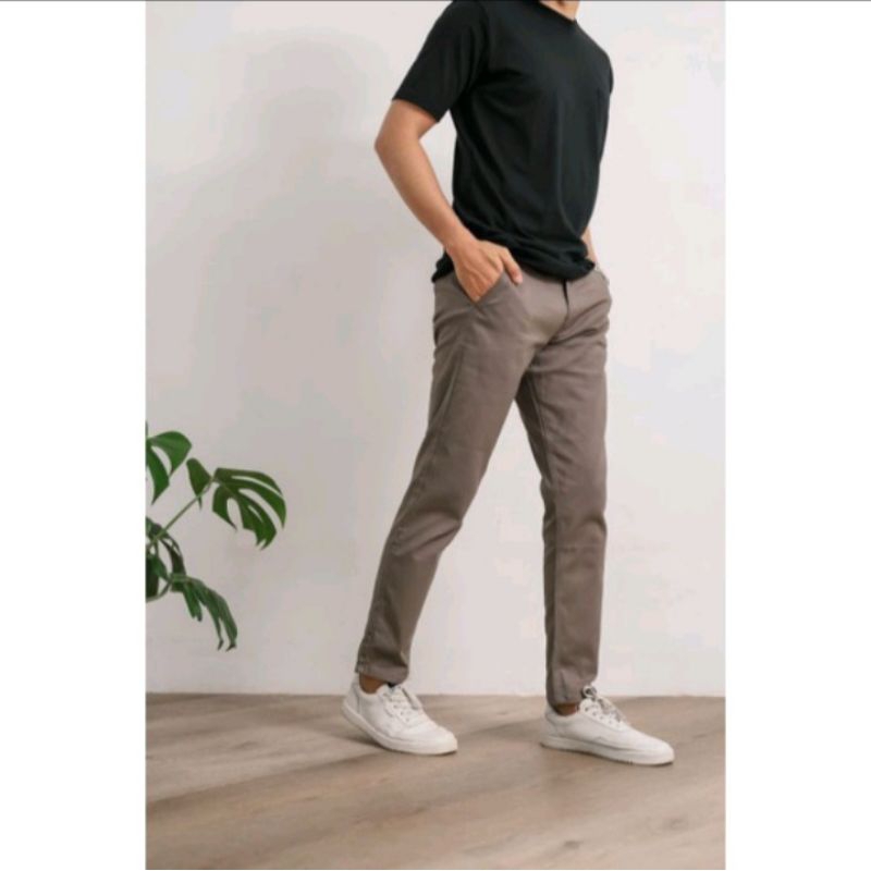 Mubeng Chinos Pants