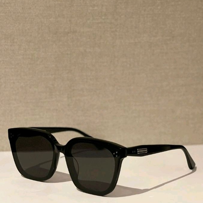 G M  Palette sunglasses
