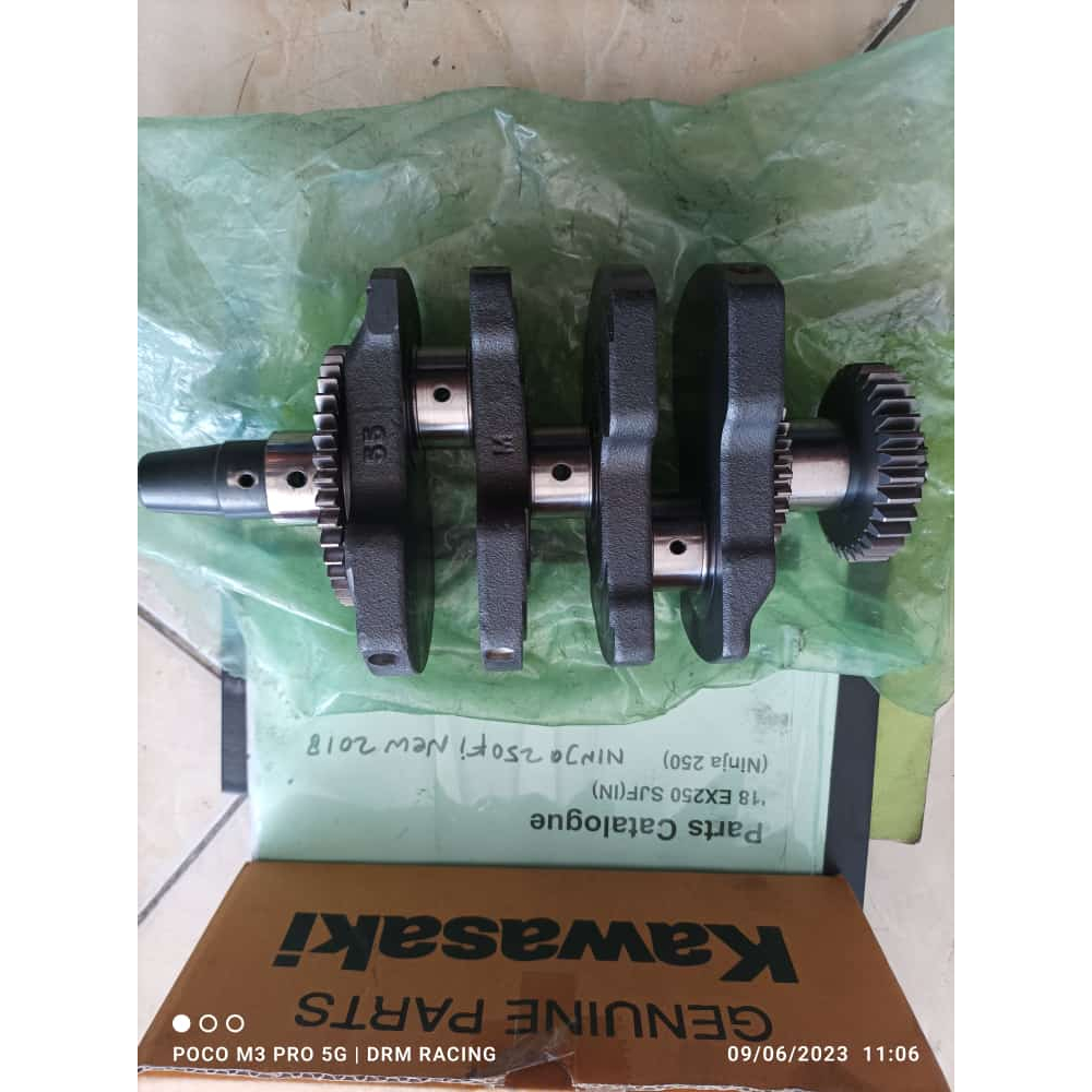 Kruk As atau bandul crankshaft Kawasaki Ninja 250FI NEW 2018 Original