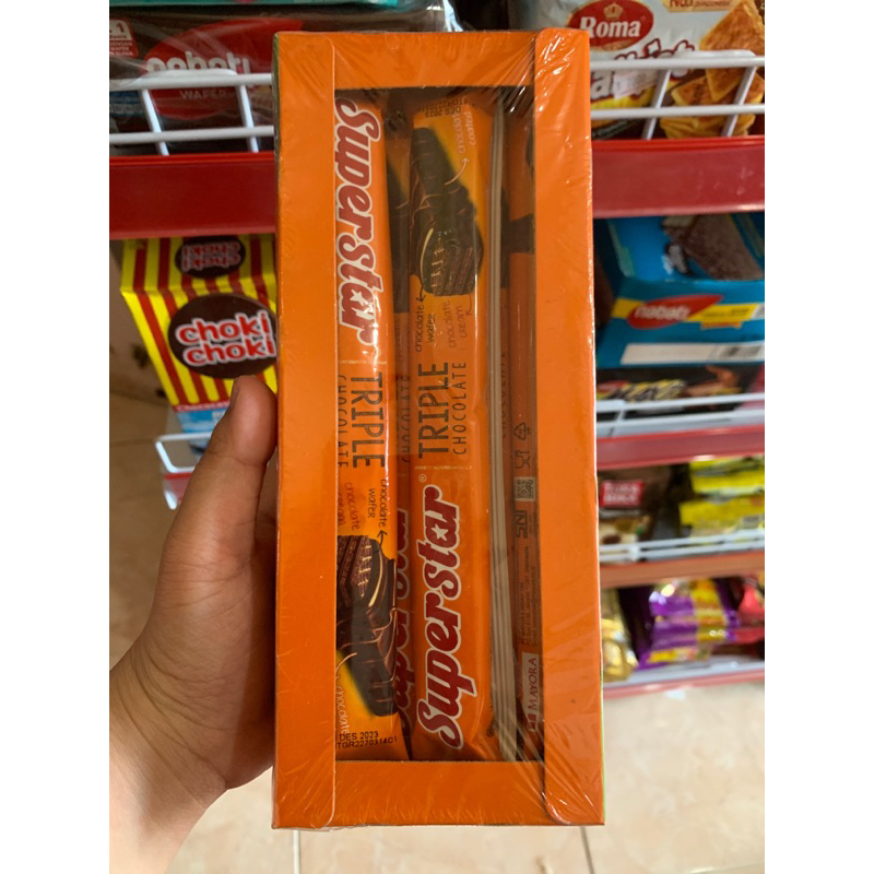 

WAFER SUPERSTAR TRIPLE CHOCOLATE 320gr PERBOX isi 20 pcs