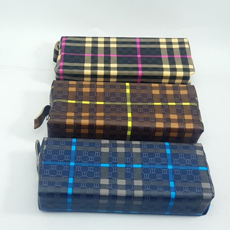 

Tempat Pensil Sleting Corak Kotak-kotak