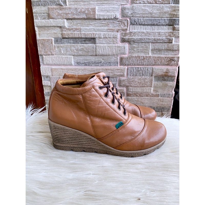 PSPGN.CO | BRAND KICKERS WOMEN T5 IN TAN SEPATU KULIT WANITA BOOT WEDGES TALI FORMAL SUPER SALE