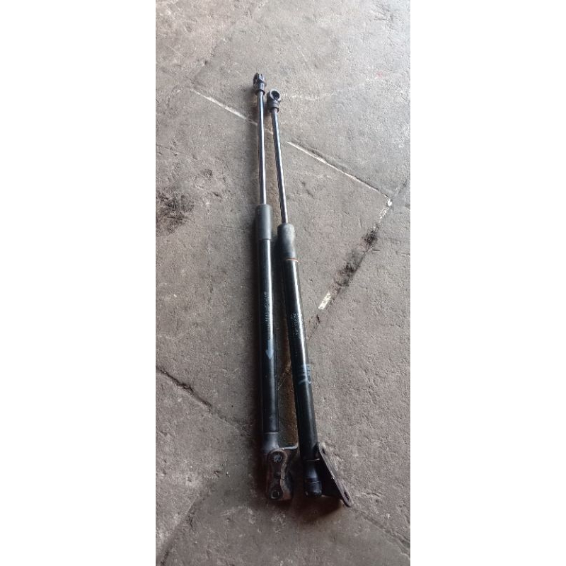 hidrolik cabutan pintu belakang Avanza