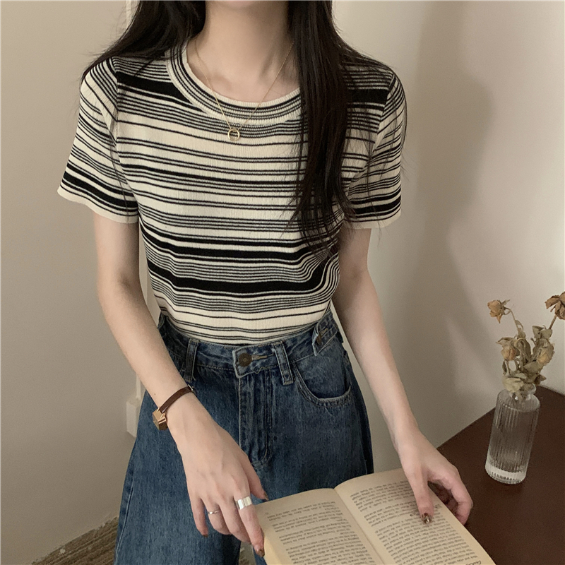 Atasan Wanita Kekinian/Korean style Lengan Pendek Rajut Kaos Bergaris Import Premium Crop Top T-Shirt