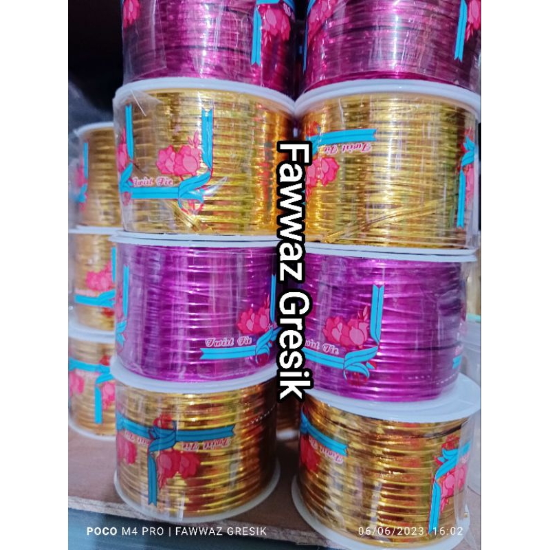 

Pita Kawat Pengikat Metalik Souvenir / Twist Tie Roll Panjang ± 100 yards / Pengikat Serbaguna