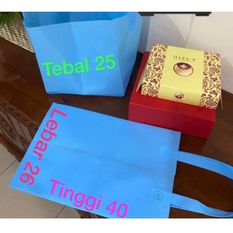

Tas Kain Goodie Bag Kotak Nasi / Tas Spundbond Box Nasi uk 25x25 (Max 24x24)