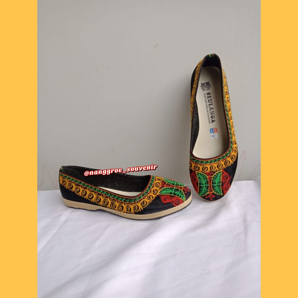 SEPATU ACEH MOTIF PINTU ACEH