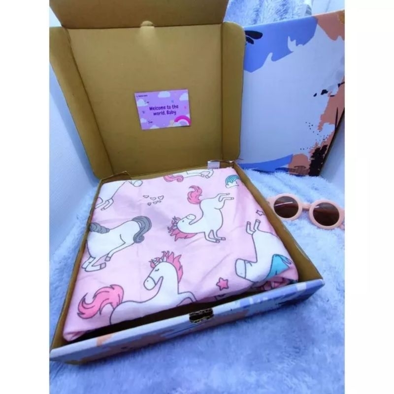 

hampers bayi selimut free kartu ucapan kosong