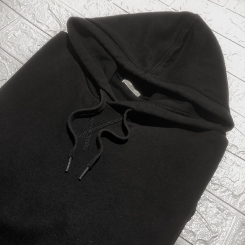 HOODIE UNIQLO WARNA HITAM
