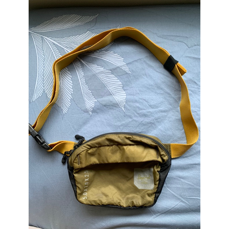 Preloved Herschel Waist bag Sling bag