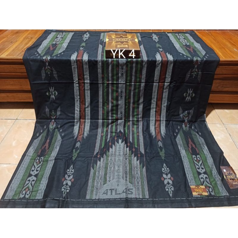 Sarung Atlas Yaqut Kembang Motif print