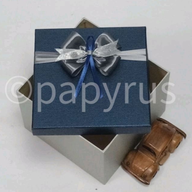 

PAPYRUS Kombinasi 20x20 Tinggi 15cm Kotak Kado Gift Box