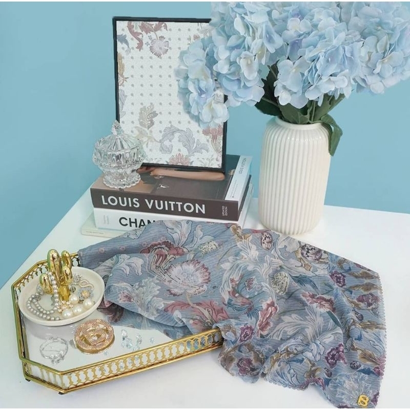 Buttonscarves The Royal Series - Blue Jeans