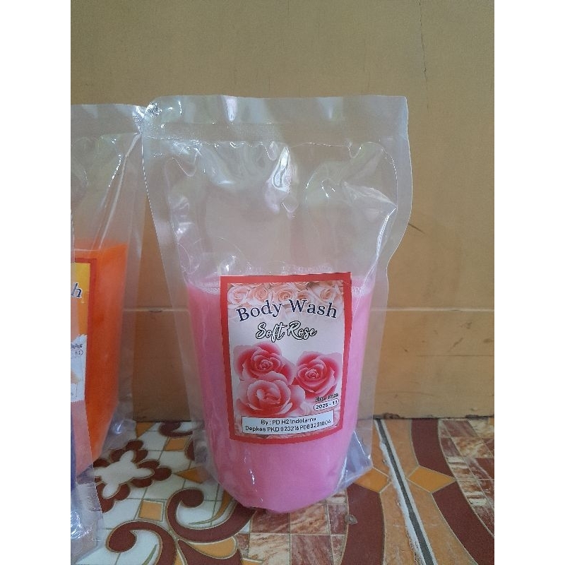 Sabun mandi cair bodywash violet lily ungu madu milk soft rose ping 900 ml