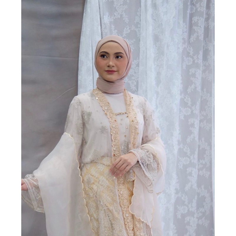 SEWA KEBAYA JALEELA | Sewa Kebaya Jaleela Shally Cream | Sewa Kebaya Wisuda Lamaran Kondangan