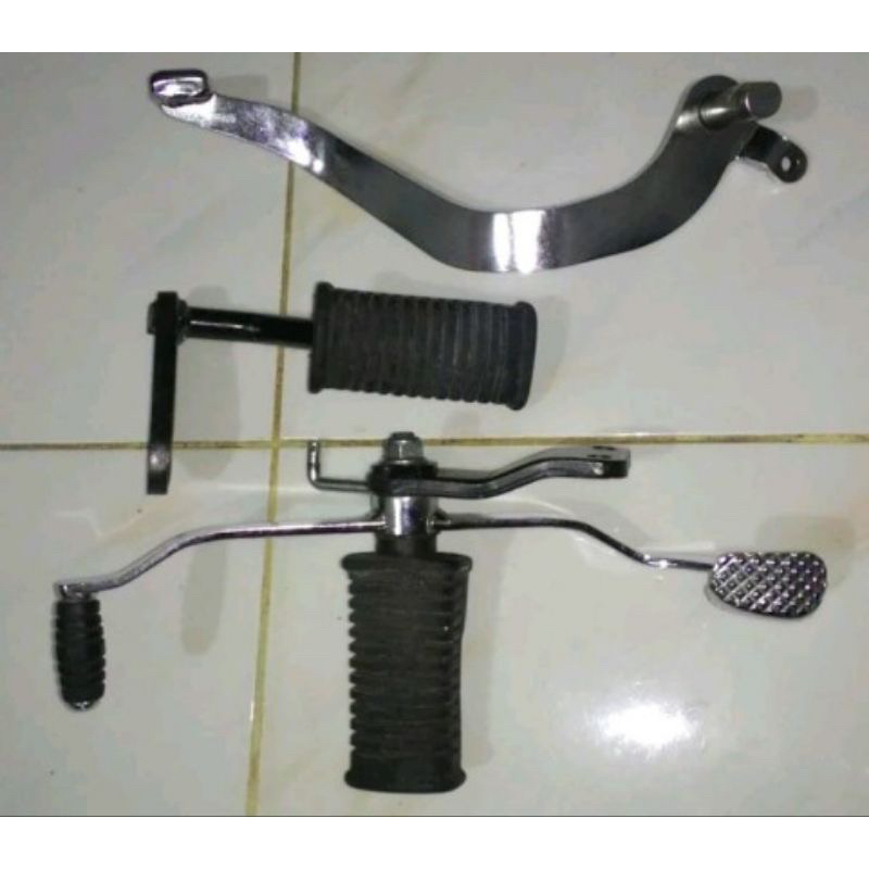 foot step depan pijakan kaki depan Suzuki Satria Fu 150 asli original foot step depan satria