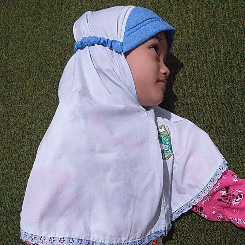 JILBAB ANAK PANJANG 64CM KATUN PET TALI SERUT TARIK BELAKANG BIRU MUDA LOGO BORDIR SDI TELADAN MKL