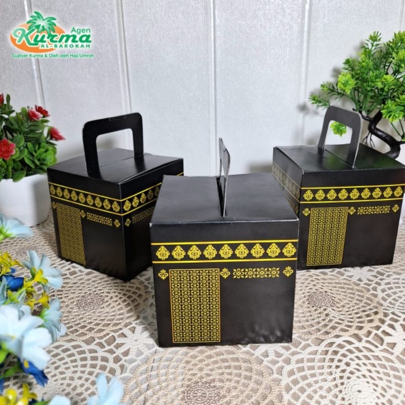 

Dus Kabah oleh-oleh Haji/umroh Paperbag Sovenir Mewah Berkualitas