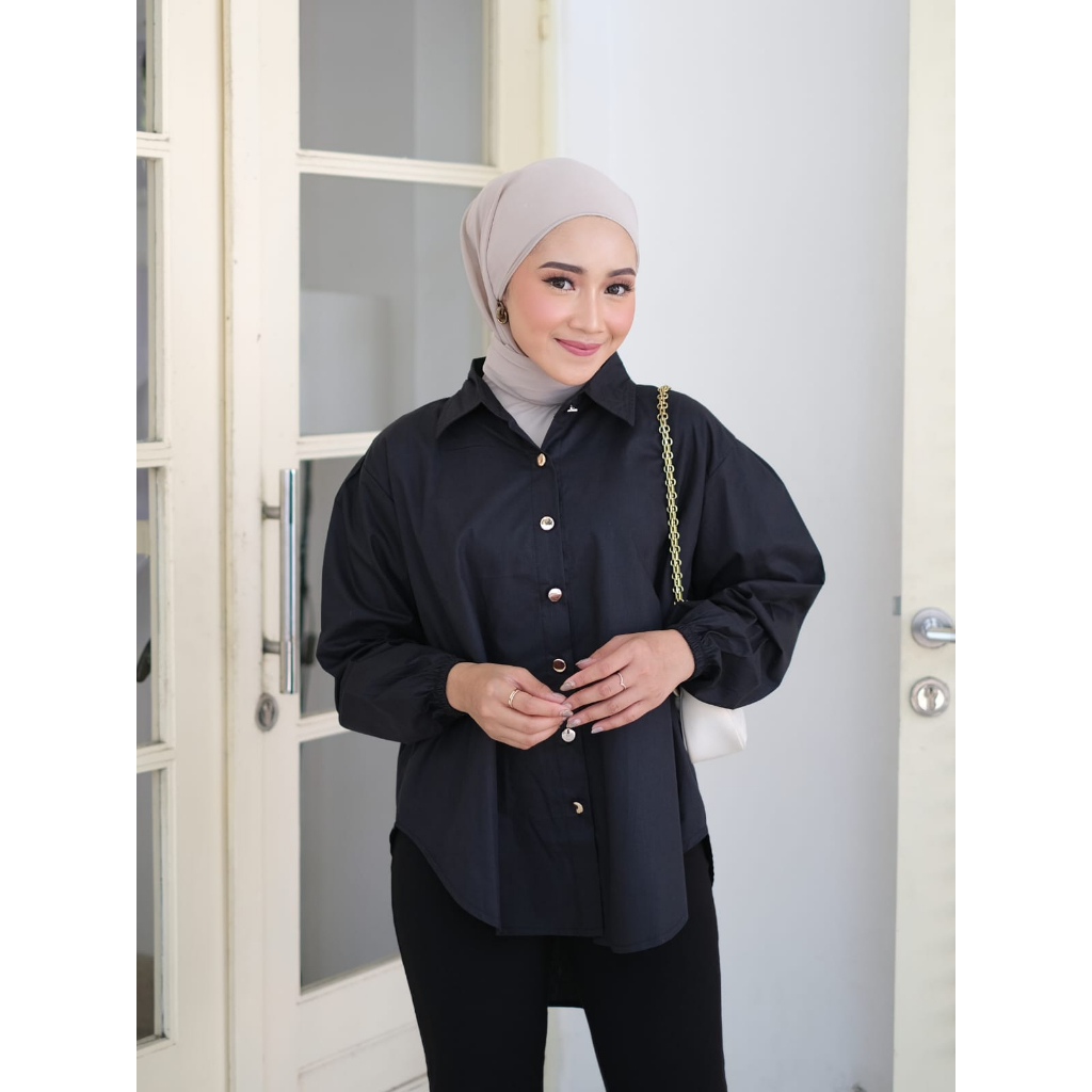 Kemeja Laura Jumbo - Kemeja Wanita - Kemeja Oversize - Katun Poplin Model Pinguin Full Kancing Depan Ld 120cm Polos Basic