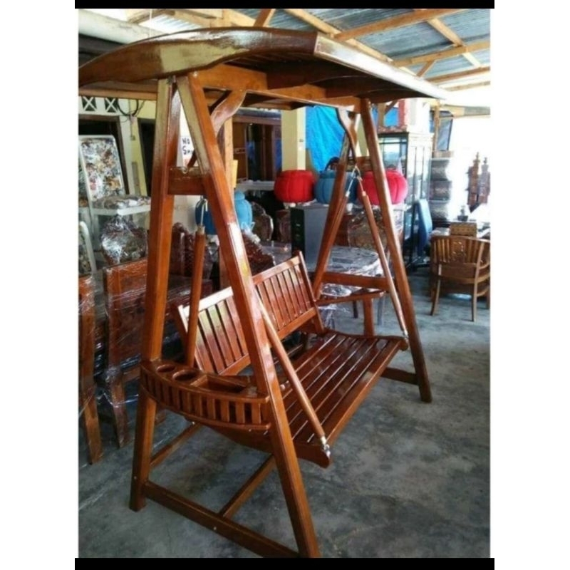 Ayunan atau gantungan kayu jati