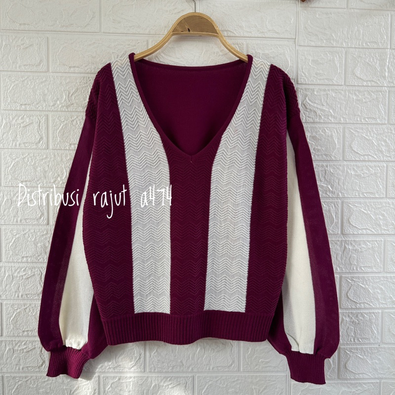 PRAMITA SWEATER RAJUT KERAH V MOTIF STRIPE WANITA