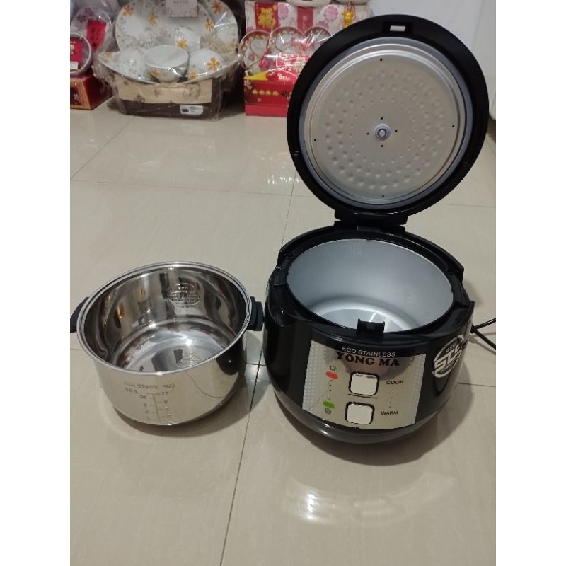 Preloved Rice Cooker Yong Ma Magic Com Eco Stainless SMC7073 2liter