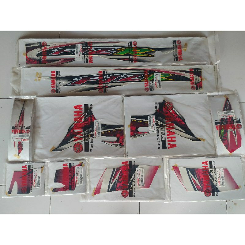 Stiker striping Yamaha F1ZR merah Putih 2005 original baru