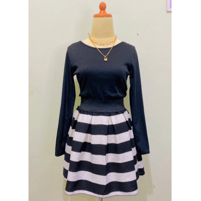 Dress casual vintage basic bahan polyester spandex model sabrina renda brokat brukat warna hitam putih garis garis - Dress 5278