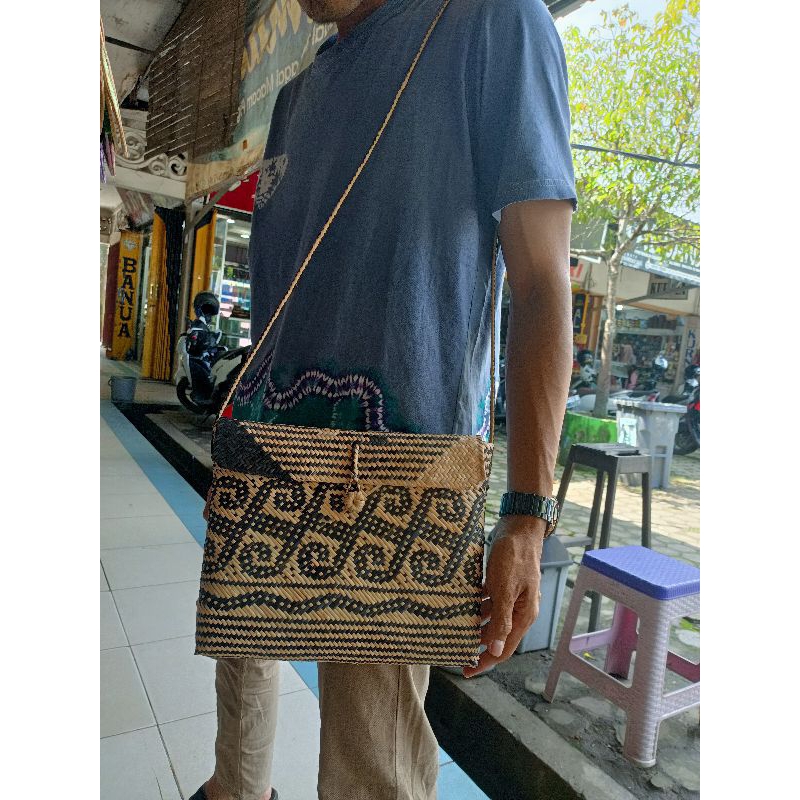 Tas selempang Rotan asli Kalimantan