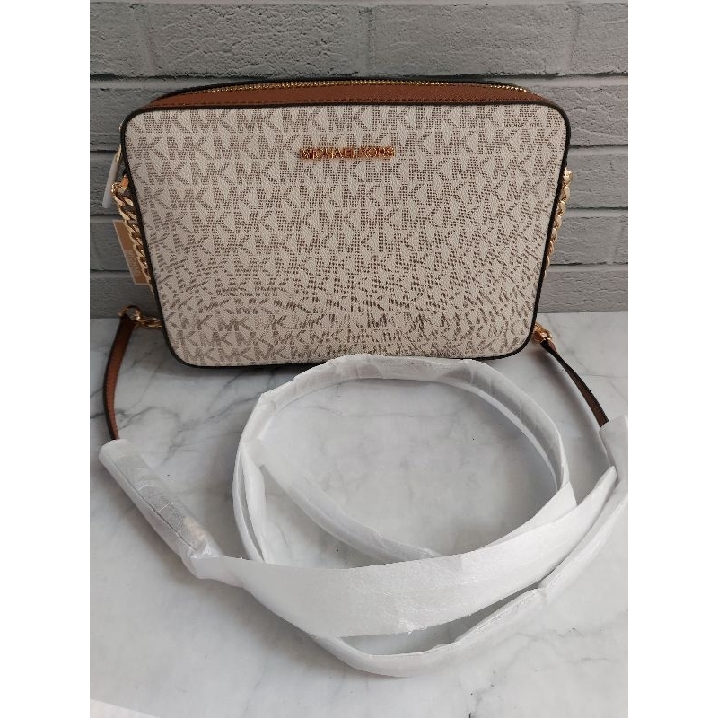 M k jet set cross body vanilla