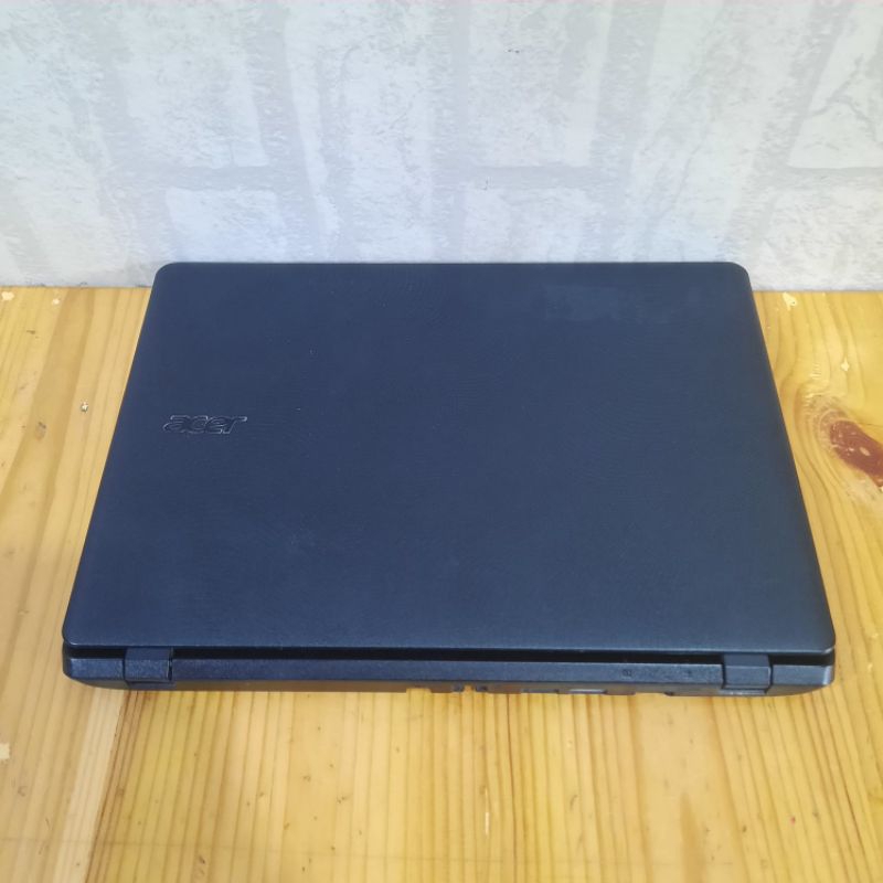 Laptop Acer ES1-111 intel Celeron N2840 Ram 4GB/HDD 500GB Os. Windows 10 Siap pakai