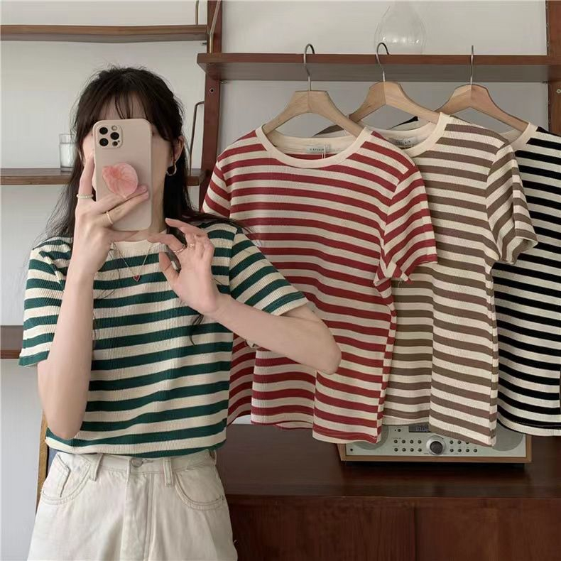 BEARYJEANS Striped T-shirts Crop Wanita Lengan Pendek Vintage Summer Streetwear Kaos Rajut Wanita Bergaris Korea Style Import - BJ091