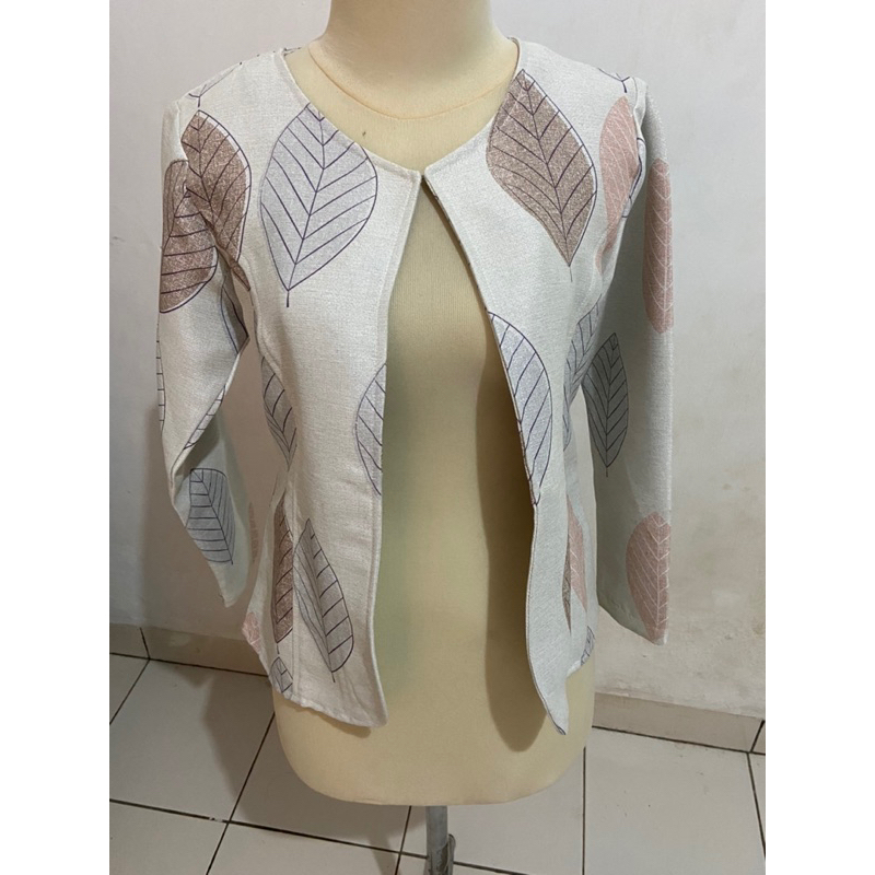 Blazer Wanita Putih Motif Preloved