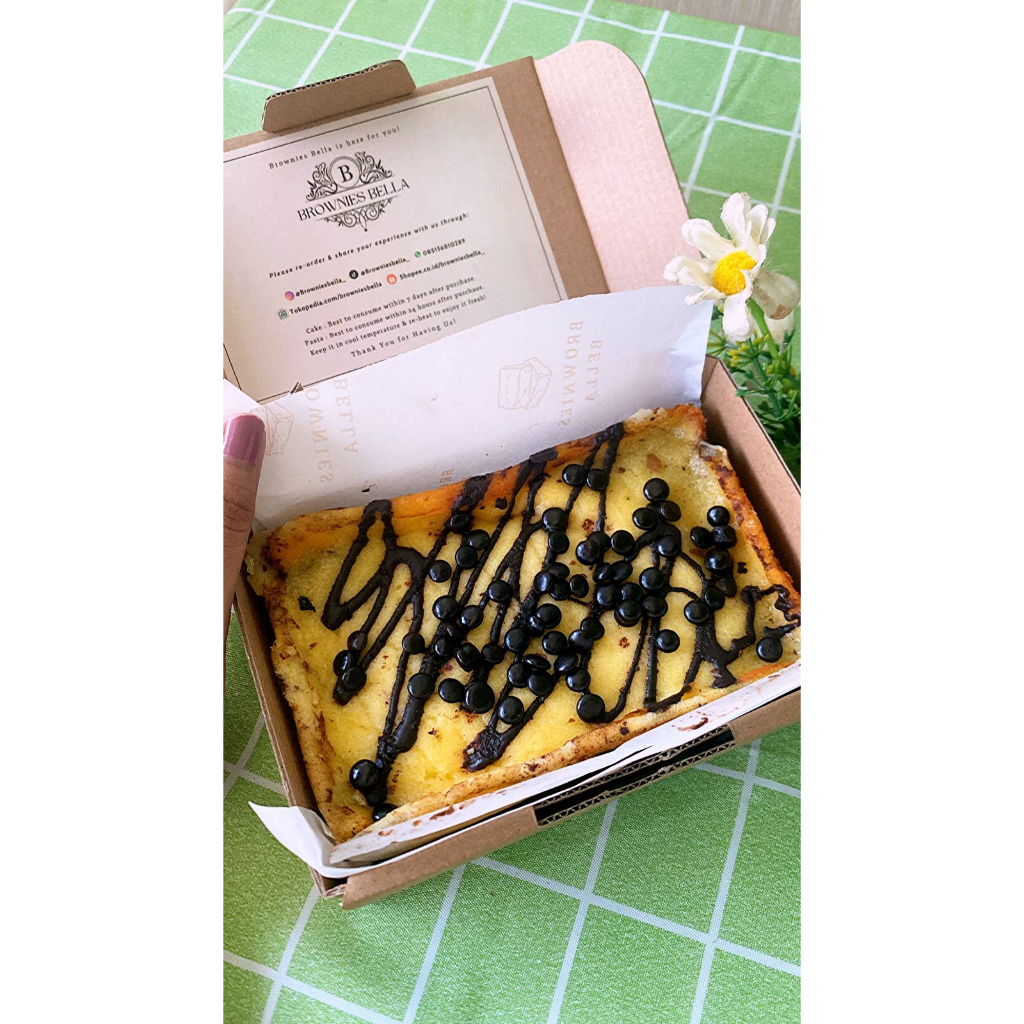 Brownies Bella Choco Cheese Brown with Cheese Cream II New Year Hampers