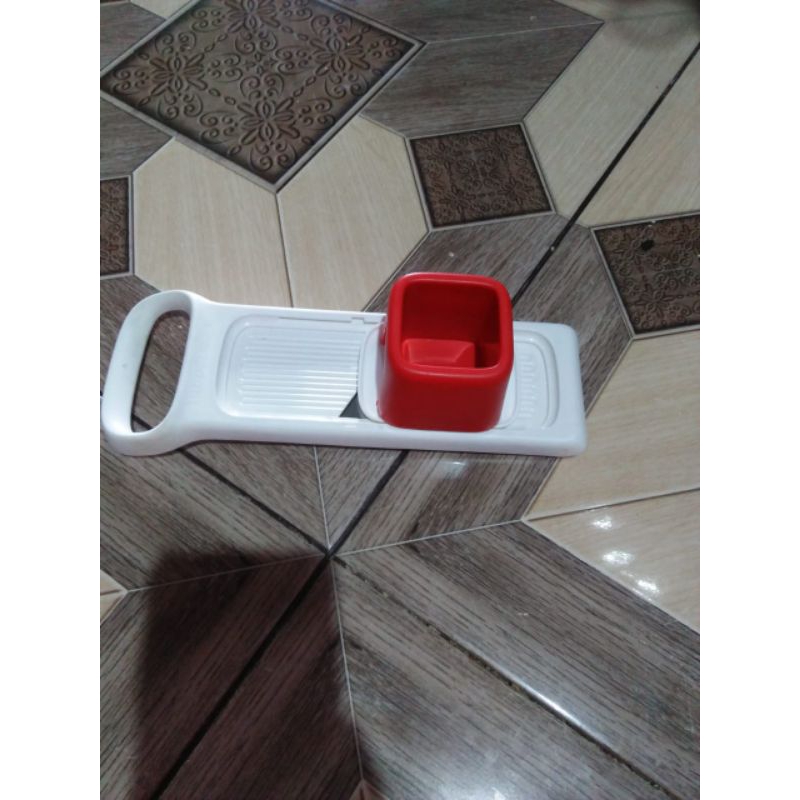 Speedy mando Tupperware / alat pemotong bawang