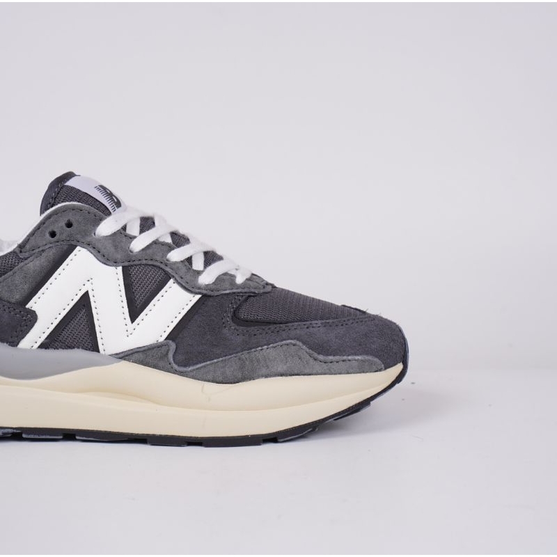 Sepatu New Balance 5740 Dark Grey