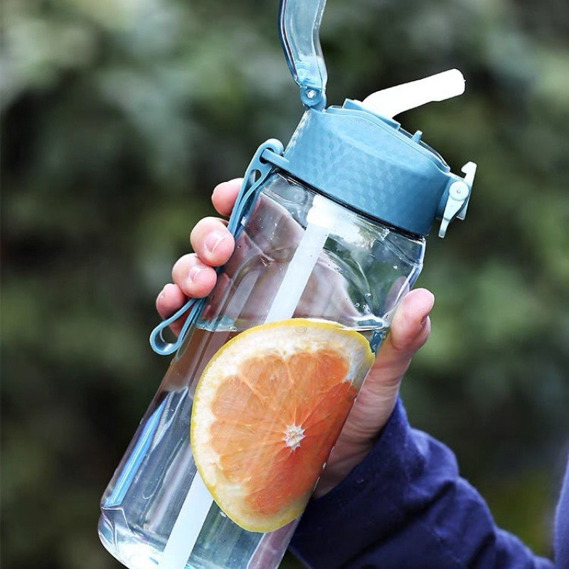 Botol Minum Portable Olahraga Kantor Sekolah 650ml 750ml Dengan Sedotan Anti Tumpah