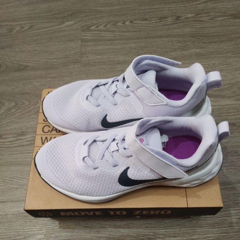 sepatu nike DD1095 500