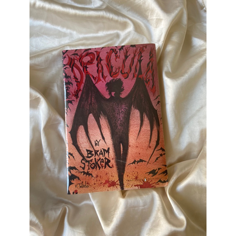 Dracula by Bram Stoker (Penguin Classics Deluxe Edition)
