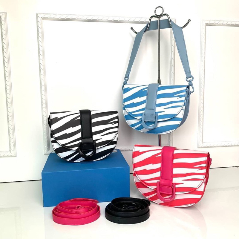 Tas Kulit Selempang Wanita CK Leather Zebra Stripes Slingbag Premium Import Hitam Black Putih White Biru Baby Sky Blue Pink Fanta Fuchsia Daily Ootd Hangout Kondangan Kantor Office Pesta Party Street Style Charles and Keith Woman Half Moon Bag kode: ck973