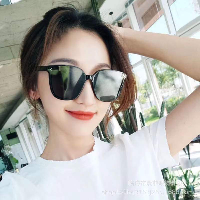 ISANUR97 - Korean Design Retro Mata Kucing Kacamata Hitam Titik Tiga Wanita Sunglasses