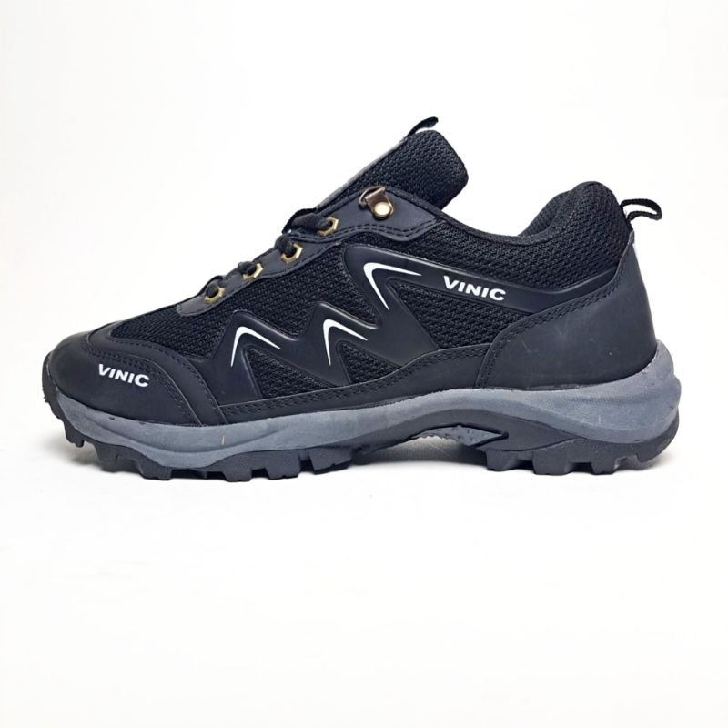 Sepatu Outdoor Black Edition Bahan Tebal, Lentur, Nyaman, Awet Vinic Shoes