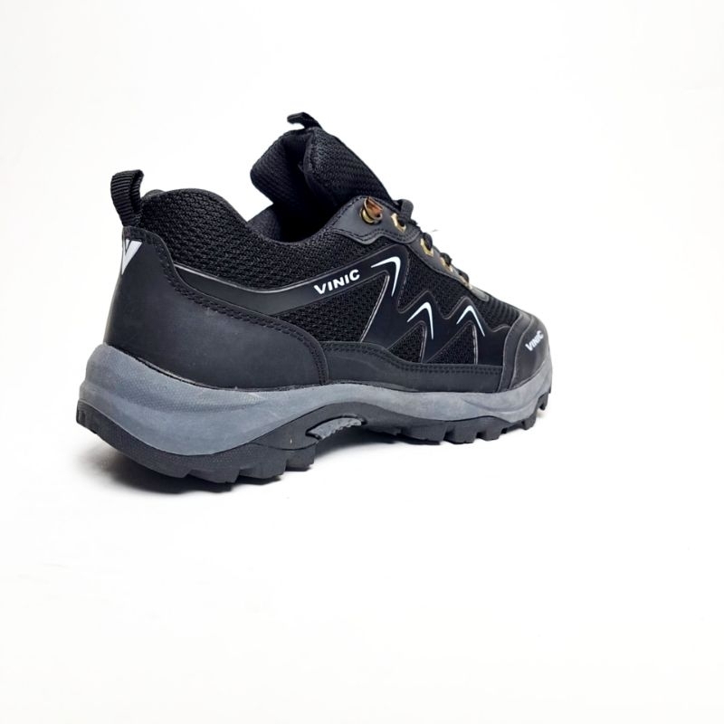 Sepatu Outdoor Black Edition Bahan Tebal, Lentur, Nyaman, Awet Vinic Shoes