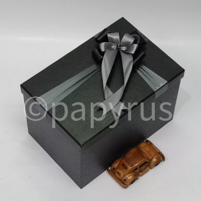 

PAPYRUS Kombinasi 20x30 Tinggi 20cm Kotak Kado Gift Box