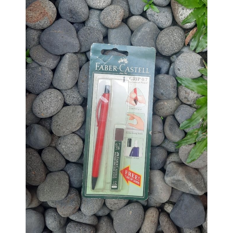 

Pensil Faber-Castell dan Isinya.