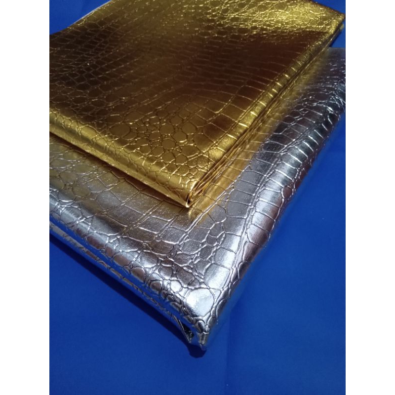 SINTETIS MOTIF KULIT BUAYA EMAS/MOTIF KULIT BUAYA PERAK/BAHAN DOMPET TAS/DAN BAHAN KERAJINAN TANGAN LAINNYA