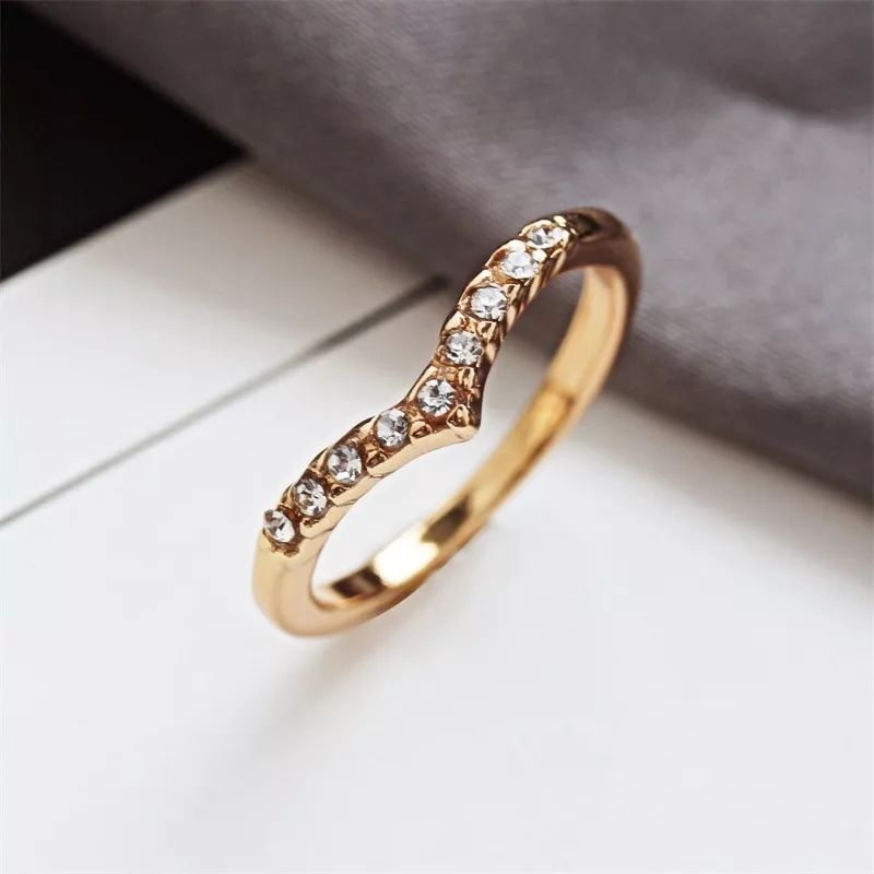 CINCIN FUJI TITANIUM AKSEN BERLIAN / Cincin Bentuk V 2 Warna Gaya Simple Untuk Wanita