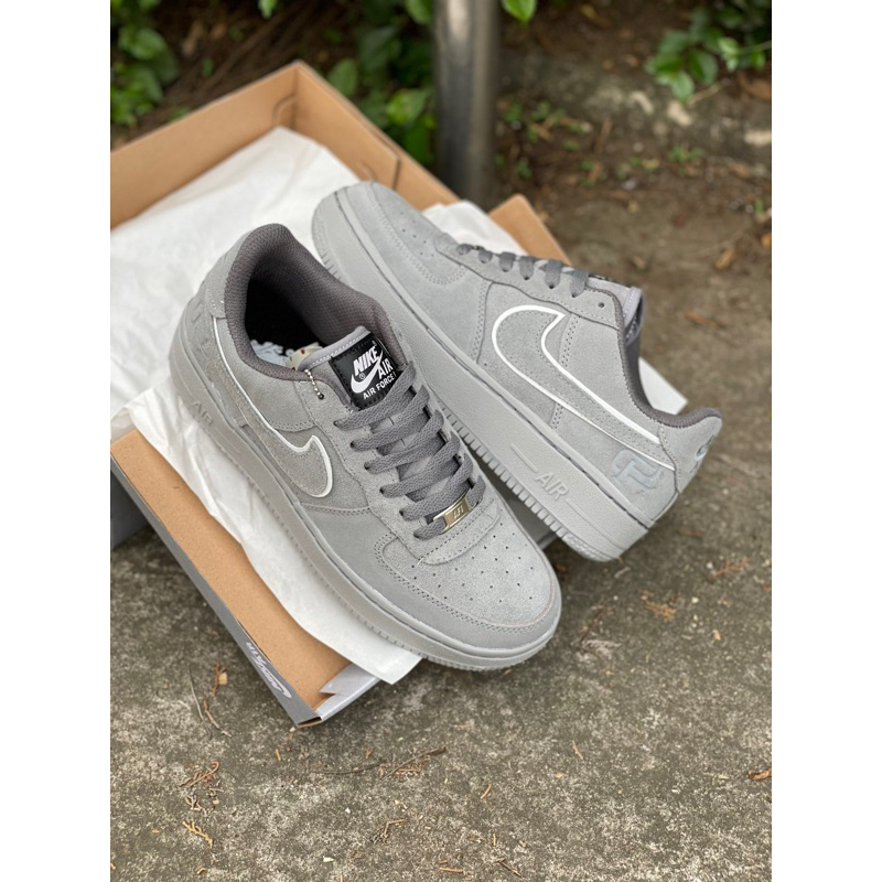 SEPATU NIKE AIR FORCE 1 REIGNING CHAMP GREY