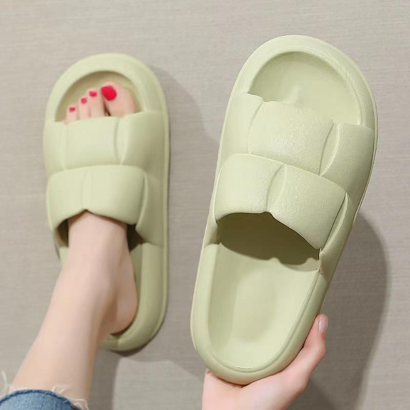 Sandal Slip On Wanita Terbaru Empuk Tebal Sandal Flat Jelly Empuk Slop Sendal Rumah Anti Slip