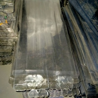 

Kotak mika souvenir ukuran 4.5x2.5x25 AE/AP